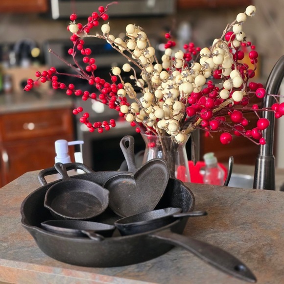 Other - Cast Iron Skillet Set with Heart Shape